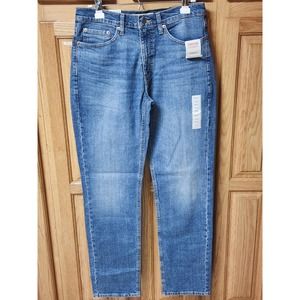 Levi's Signature Athletic Blue Jeans.  Size 32x34. NWT